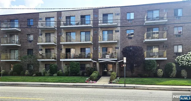 $249,900 | 245 Anderson Street, Unit 4G, Hackensack, NJ 07601