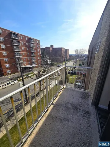 $249,900 | 245 Anderson Street, Unit 4G, Hackensack, NJ 07601