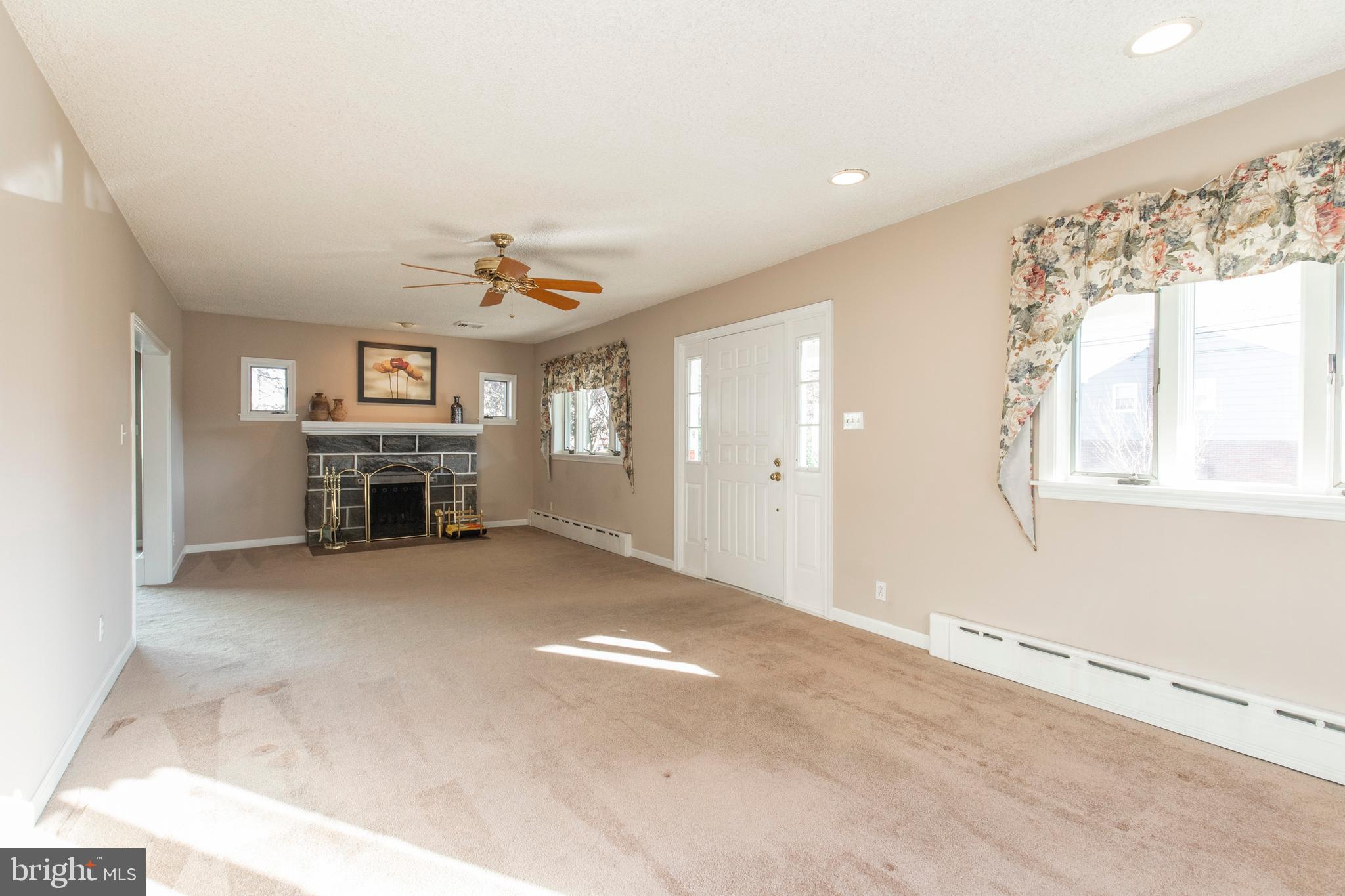 4 Columbus Avenue Havertown, PA 19083 - Photo 13 of 27 Living Room