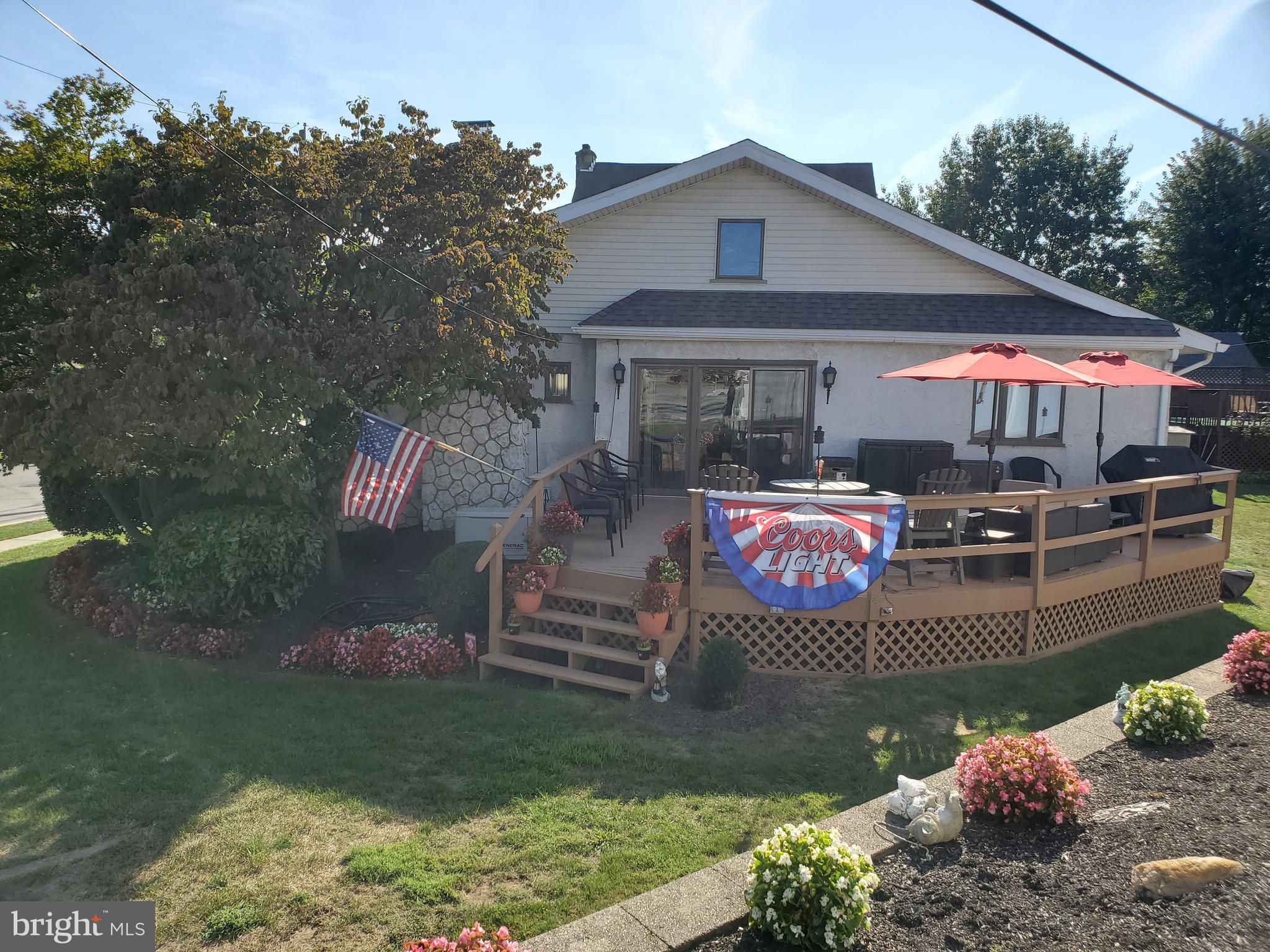 4 Columbus Avenue Havertown, PA 19083 - Photo 5 of 27 Great deck for entertaining