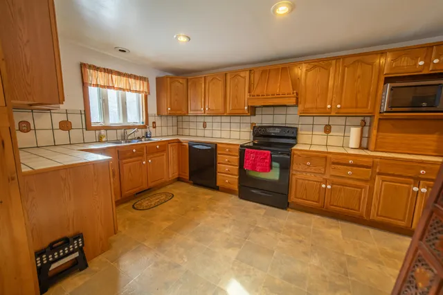 $400,000 | 2763 2nd, Oxford, WI 53952