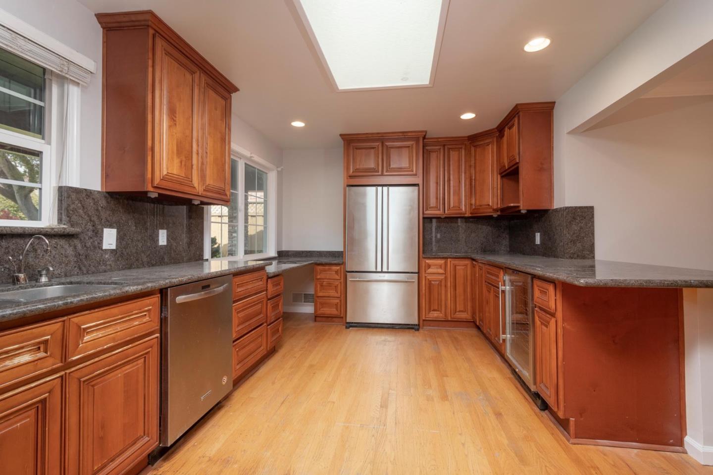 655 Barneson Avenue San Mateo, CA 94402 - Photo 11 of 25