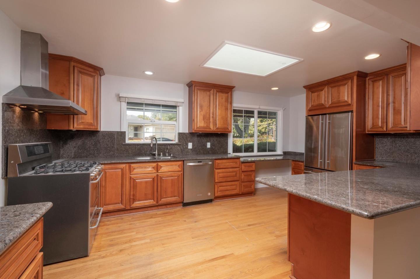 655 Barneson Avenue San Mateo, CA 94402 - Photo 9 of 25