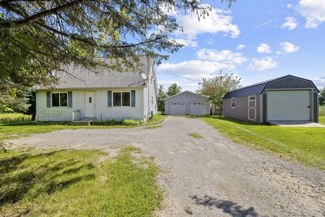 $435,000 | 19785 South Lakeside Road, New Buffalo, MI 49117