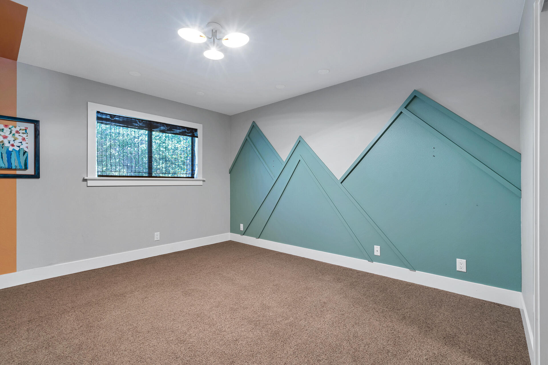 42048 Wilcox Road Hat Creek, CA 96040 - Photo 47 of 134 an empty room with windows and closet