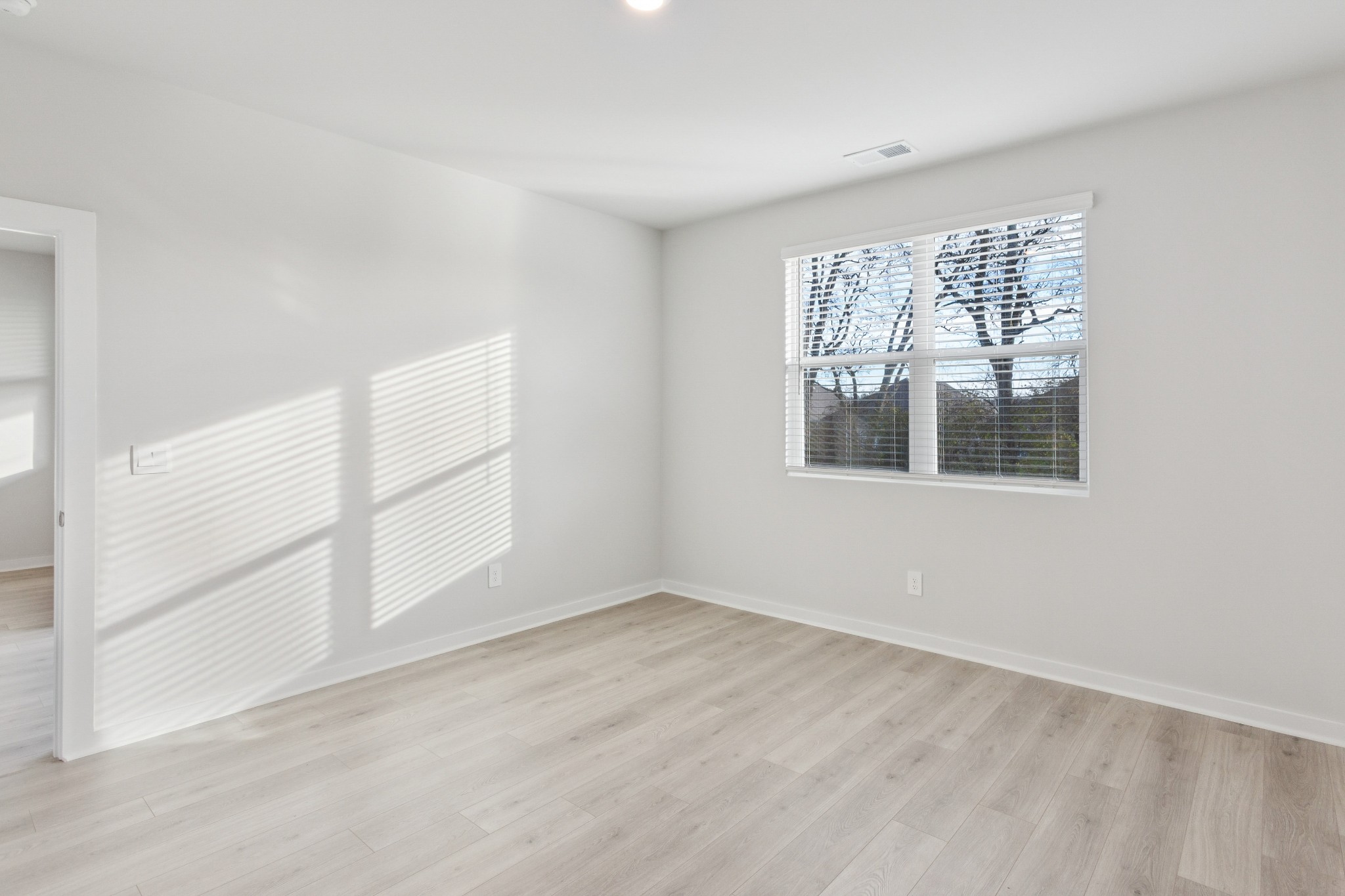 2069 Holmesburg Private Circle Gallatin, TN 37066 - Photo 9 of 16 an empty room with windows