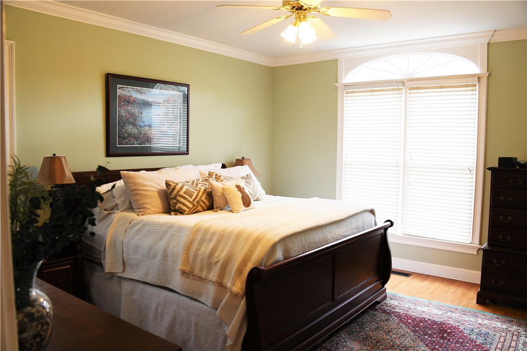 121 Ridgestone Drive Central, SC 29630 - Photo 14 of 34 Main level spacious master bedroom.