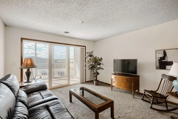 $185,000 | 2231 North Penn Place, Unit 120, North St. Paul, MN 55109