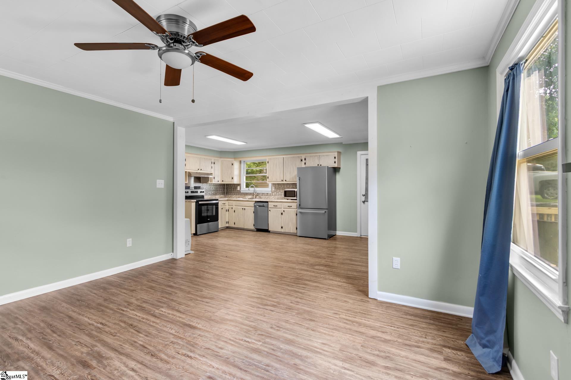 203 Shands Street Clinton, SC 29325 - Photo 5 of 28