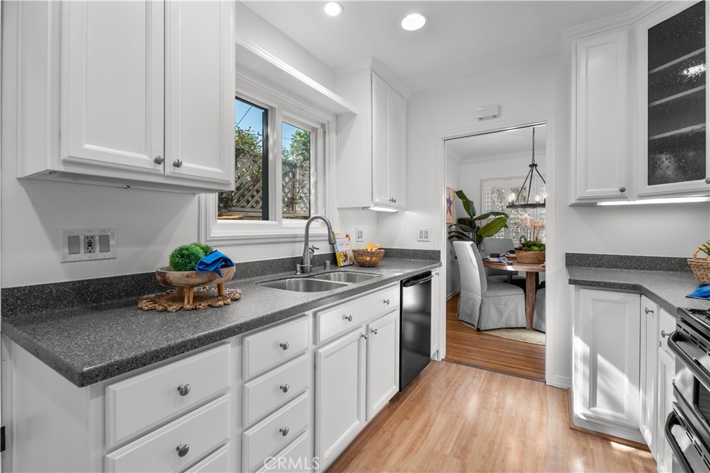 208 West Walnut Avenue El Segundo, CA 90245 - Photo 11 of 38