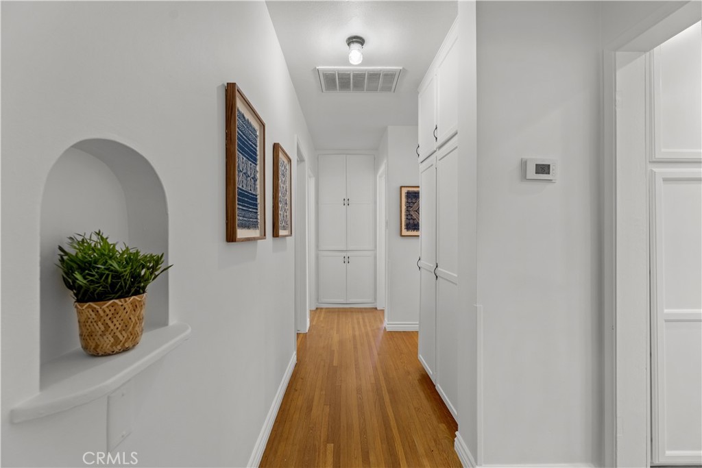 208 West Walnut Avenue El Segundo, CA 90245 - Photo 15 of 38 a view of a hallway to a potted plant