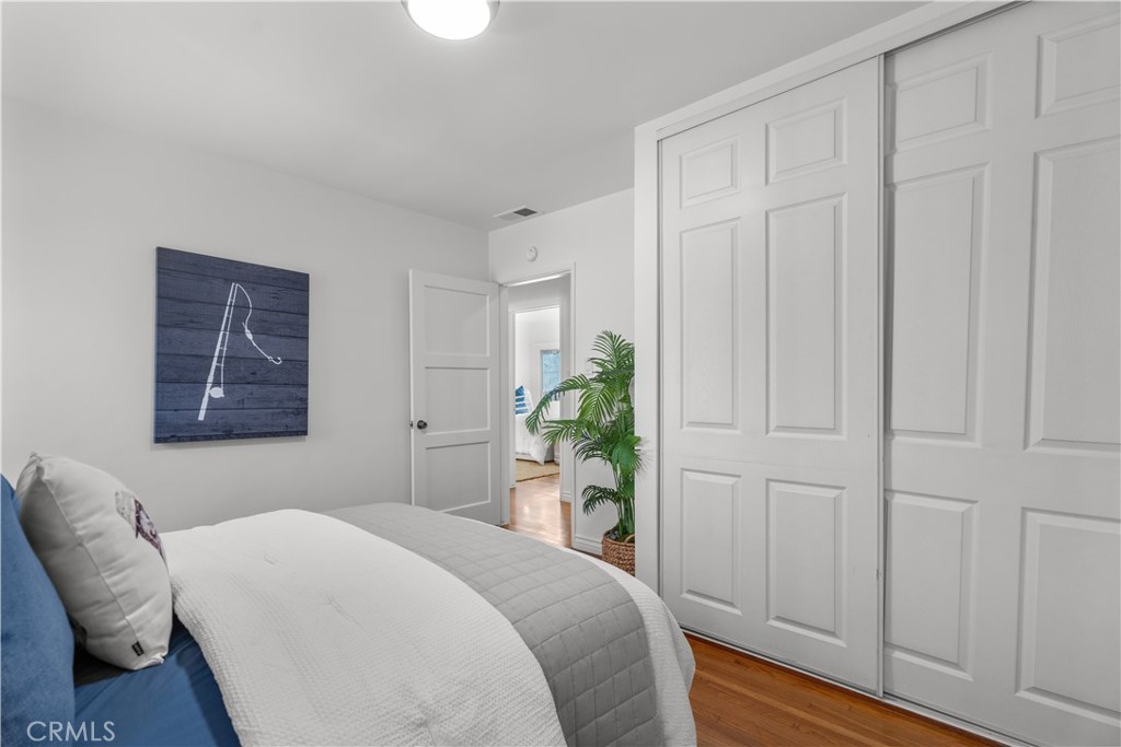 208 West Walnut Avenue El Segundo, CA 90245 - Photo 17 of 38 a bedroom with a bed and a window