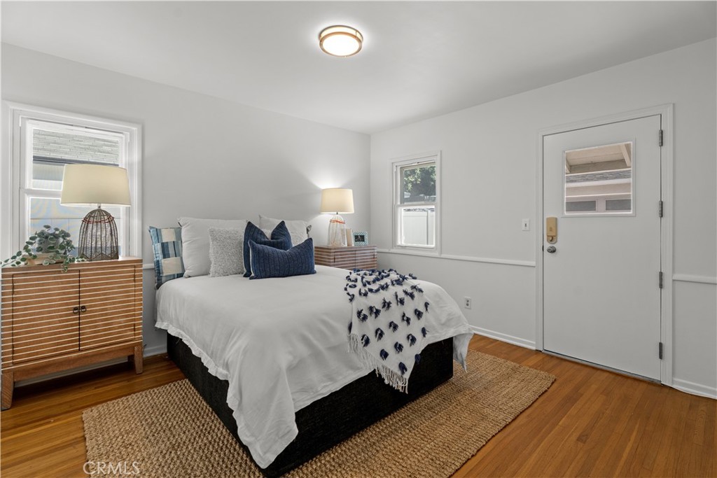 208 West Walnut Avenue El Segundo, CA 90245 - Photo 22 of 38 a bedroom with a bed and wooden floor