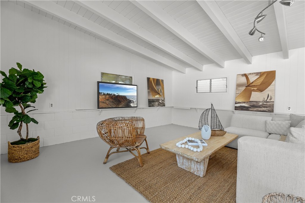 208 West Walnut Avenue El Segundo, CA 90245 - Photo 28 of 38 a living room with furniture and a potted plant