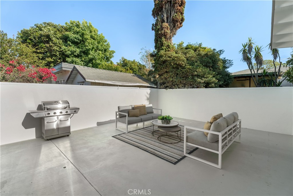 208 West Walnut Avenue El Segundo, CA 90245 - Photo 34 of 38 a terrace of a house with outdoor seating