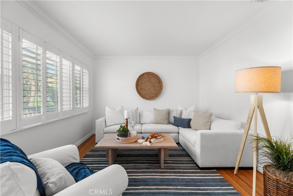 208 West Walnut Avenue El Segundo, CA 90245 - Photo 7 of 38 a living room with furniture and a window