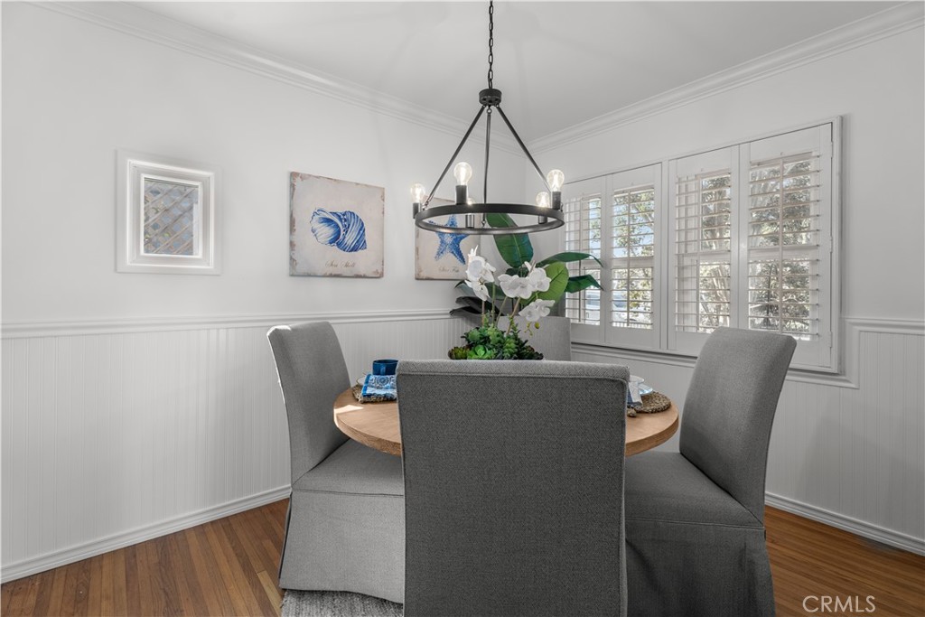 208 West Walnut Avenue El Segundo, CA 90245 - Photo 9 of 38 a living room with furniture and a window