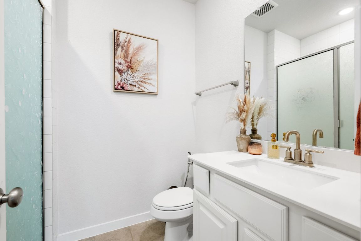 128 Three Oaks Lane Georgetown, TX 78628 - Photo 16 of 40 a bathroom with a toilet sink and mirror