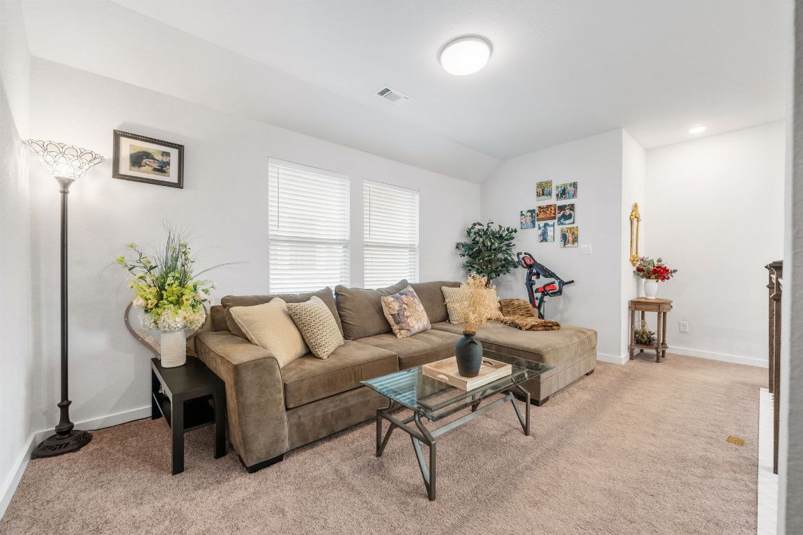 128 Three Oaks Lane Georgetown, TX 78628 - Photo 19 of 40 a living room with furniture and a potted plant