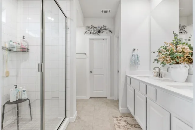 $585,000 | 128 Three Oaks Lane, Georgetown, TX 78628