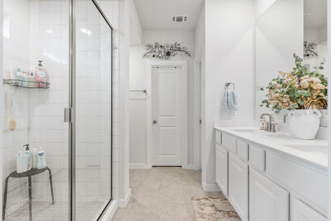 128 Three Oaks Lane Georgetown, TX 78628 - Photo 23 of 40 a bathroom with a sink and a mirror