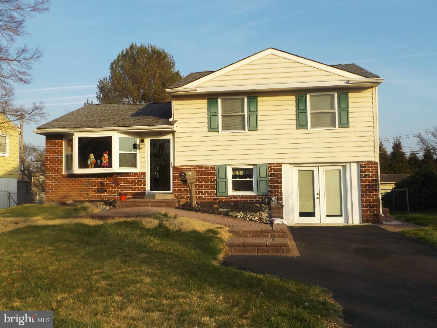 402 Goodwin Road Hatboro, PA 19040 - Photo 1 of 11 Gallery Image 1