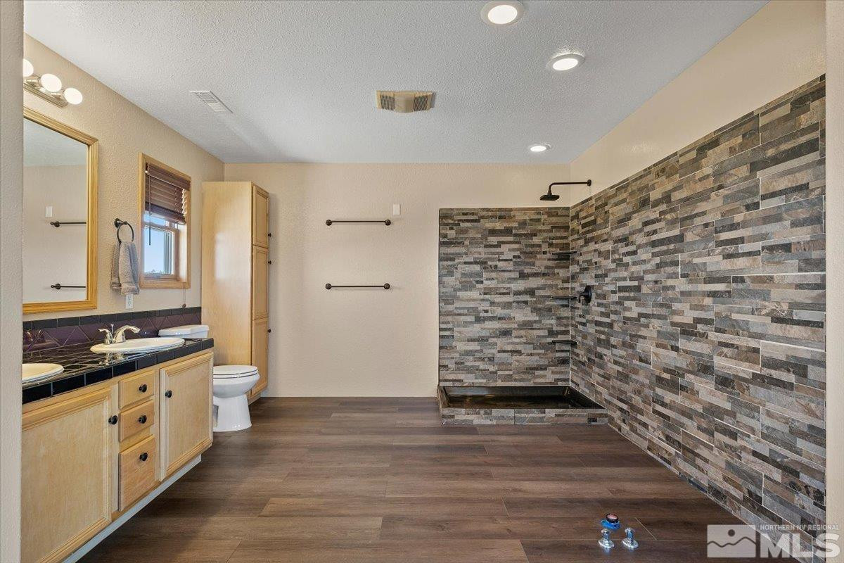 21470 Graves Road Reno, NV 89521 - Photo 10 of 37 a bathroom with a sink and a mirror