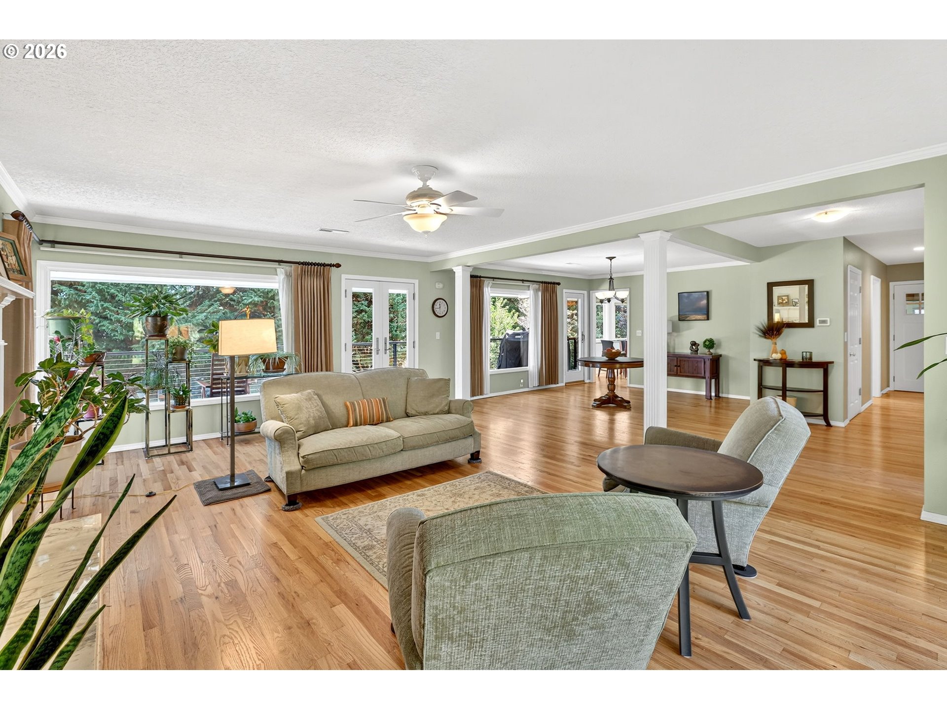1620 Southwest Maplecrest Drive Portland, OR 97219 - Photo 13 of 48 Family Room