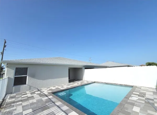 a view of a room with an empty space