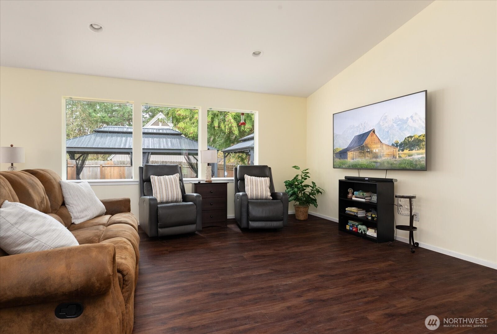 7882 Blakely Avenue Clinton, WA 98236 - Photo 3 of 30