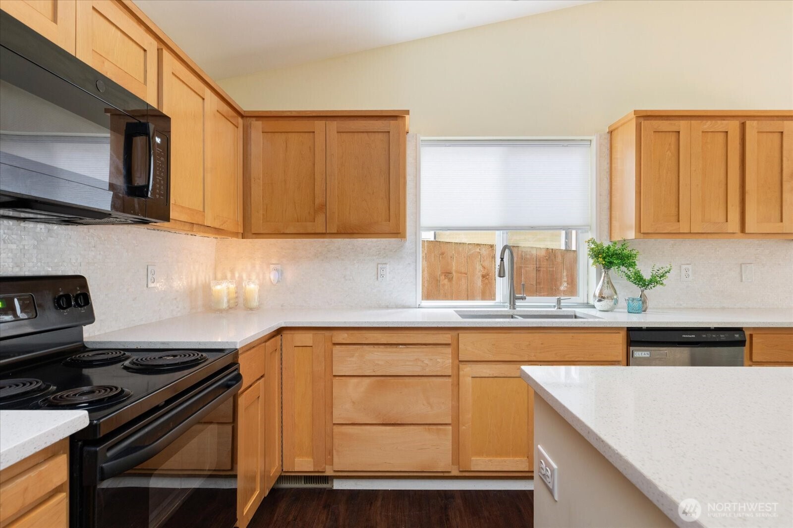 7882 Blakely Avenue Clinton, WA 98236 - Photo 9 of 30