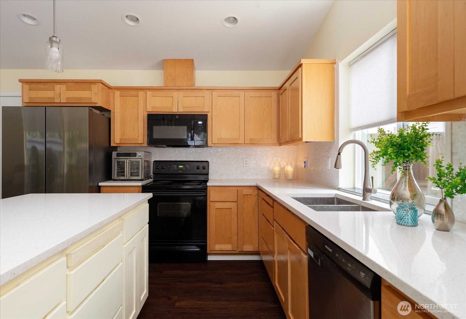 7882 Blakely Avenue Clinton, WA 98236 - Photo 10 of 30