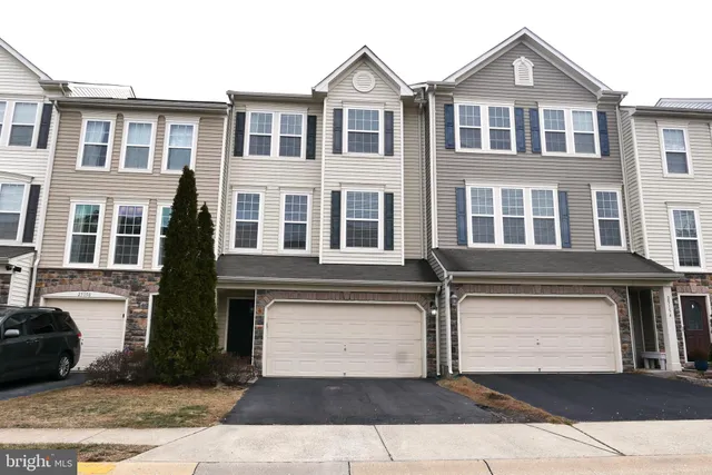 $3,300 | 25152 Sweet Myrtle Square, Aldie, VA 20105