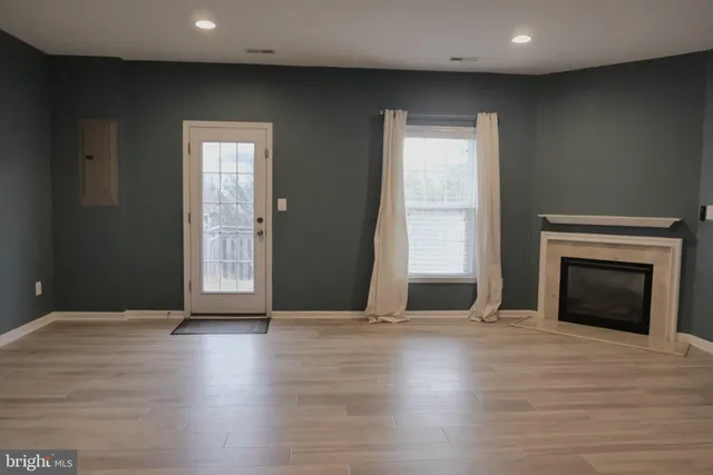 $3,300 | 25152 Sweet Myrtle Square, Aldie, VA 20105