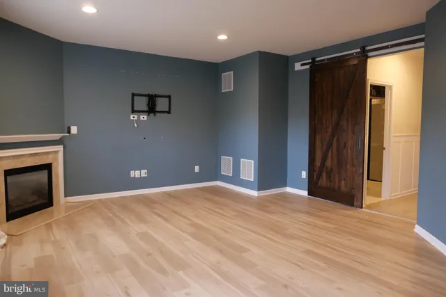 $3,300 | 25152 Sweet Myrtle Square, Aldie, VA 20105