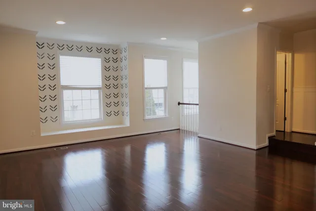 $3,300 | 25152 Sweet Myrtle Square, Aldie, VA 20105