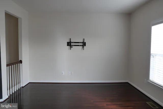 $3,300 | 25152 Sweet Myrtle Square, Aldie, VA 20105