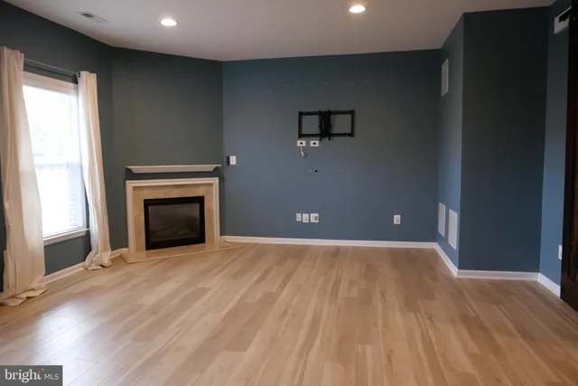 $3,300 | 25152 Sweet Myrtle Square, Aldie, VA 20105