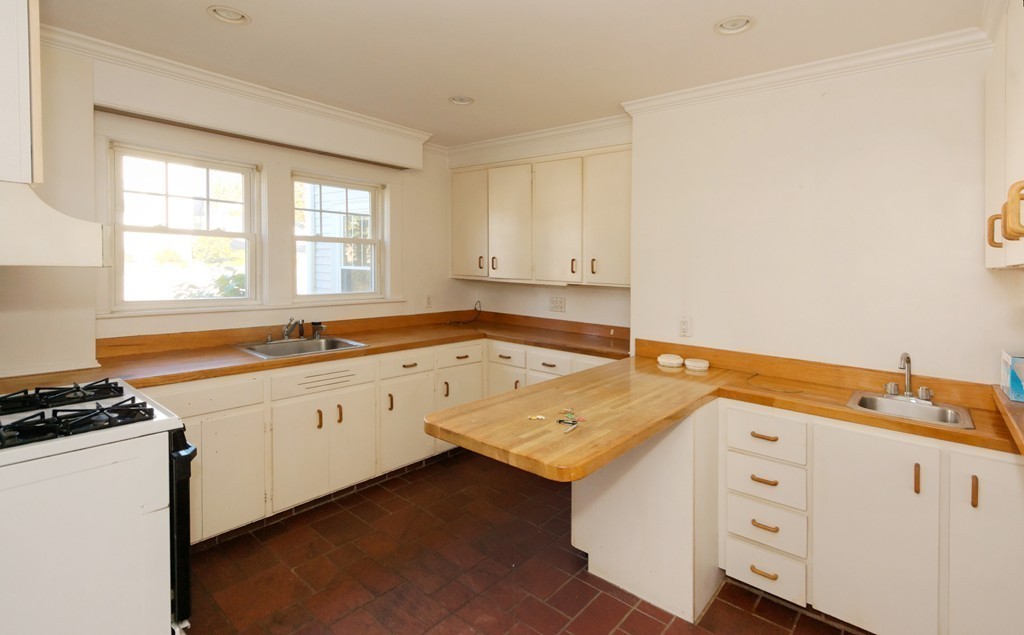 49 Bradford Road Watertown, MA 02472 - Photo 8 of 11 Gallery Image 8