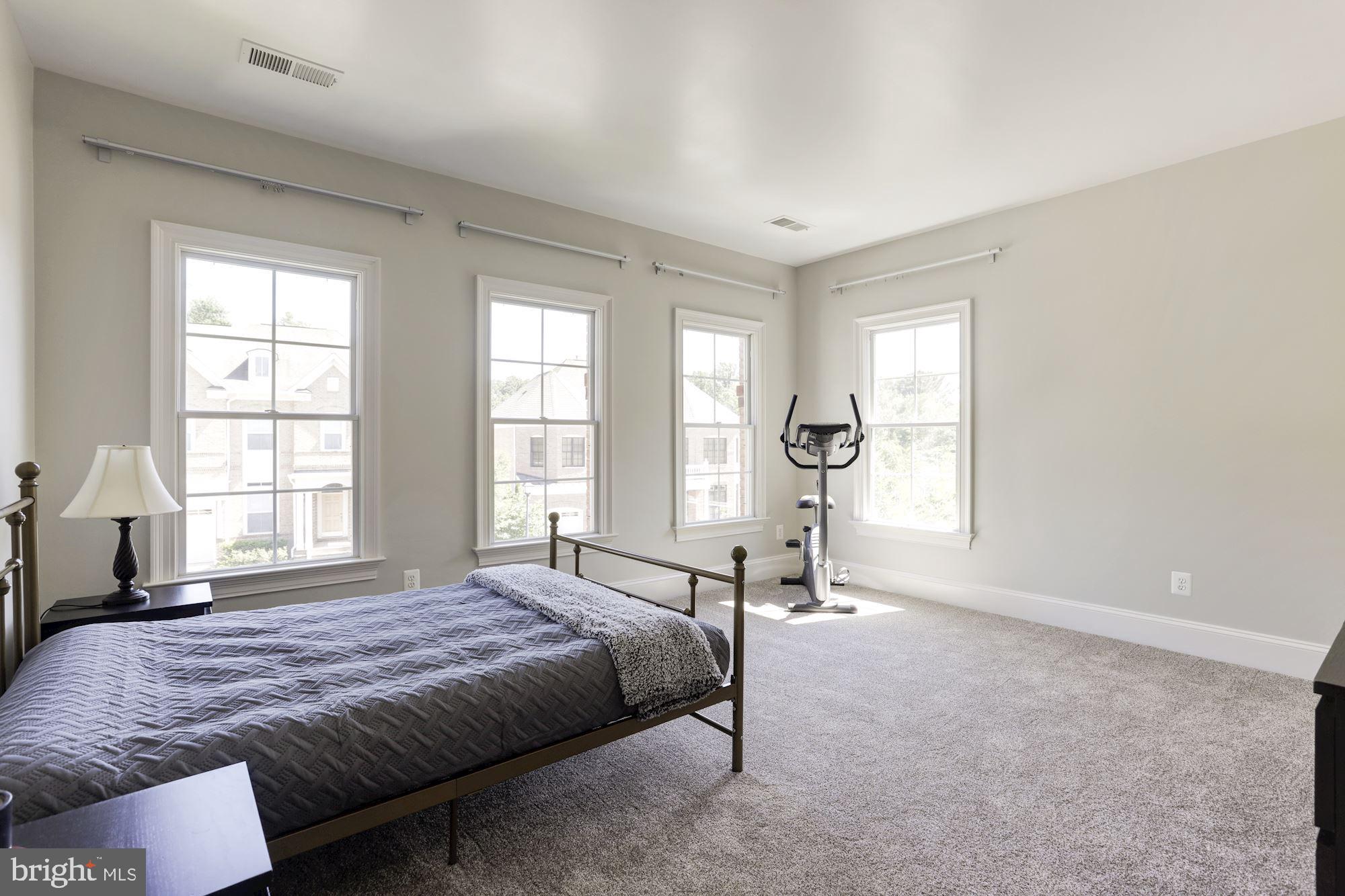 2196 Amber Meadows Drive Vienna, VA 22182 - Photo 26 of 43