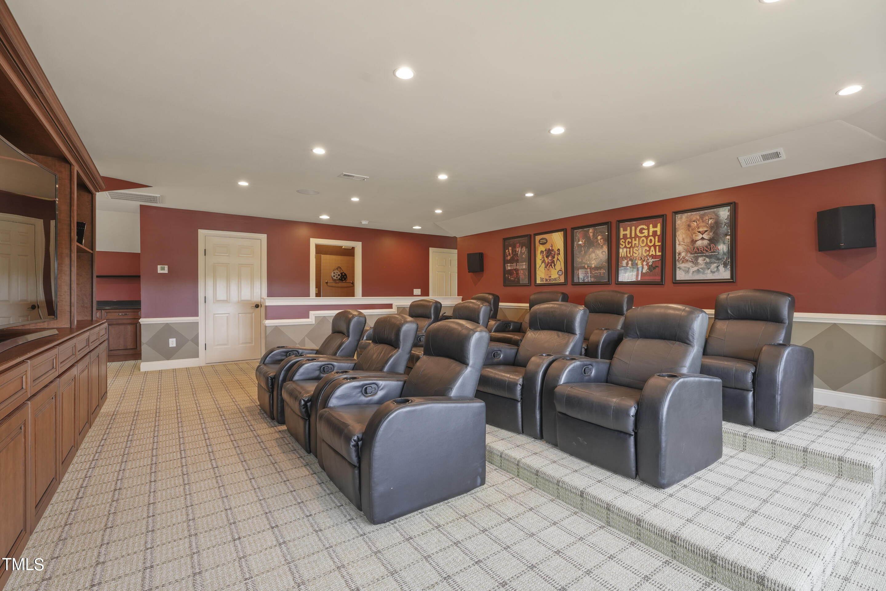401 South Bend Drive Durham, NC 27713 - Photo 43 of 65 a living room with furniture
