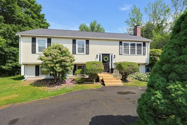 $635,000 | 560 South Avenue, Whitman, MA 02382