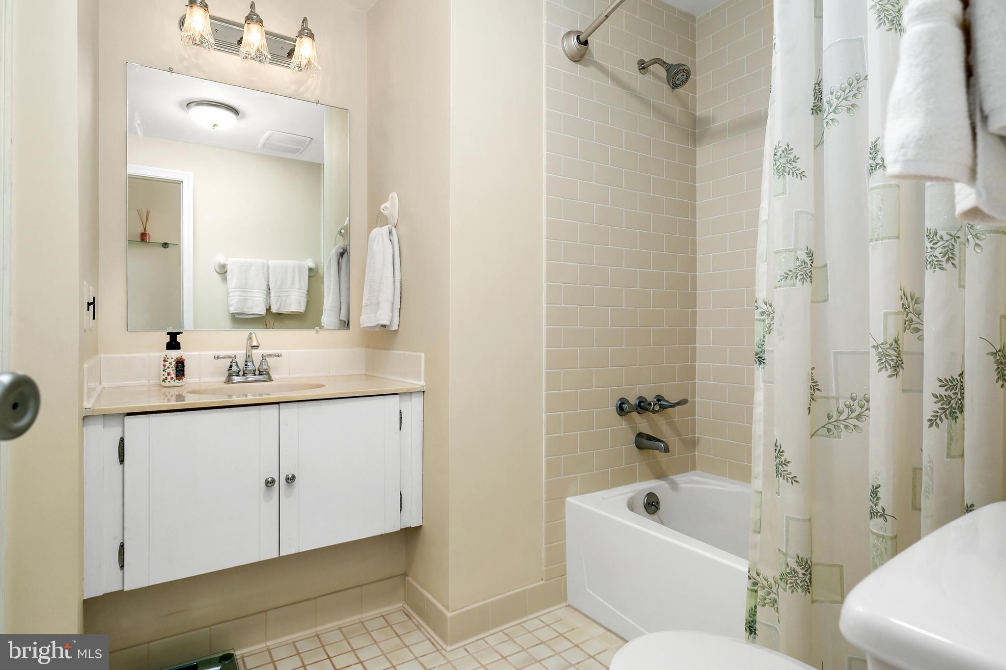 145 Coopers Kill Road Delran, NJ 08075 - Photo 21 of 32 Bathroom