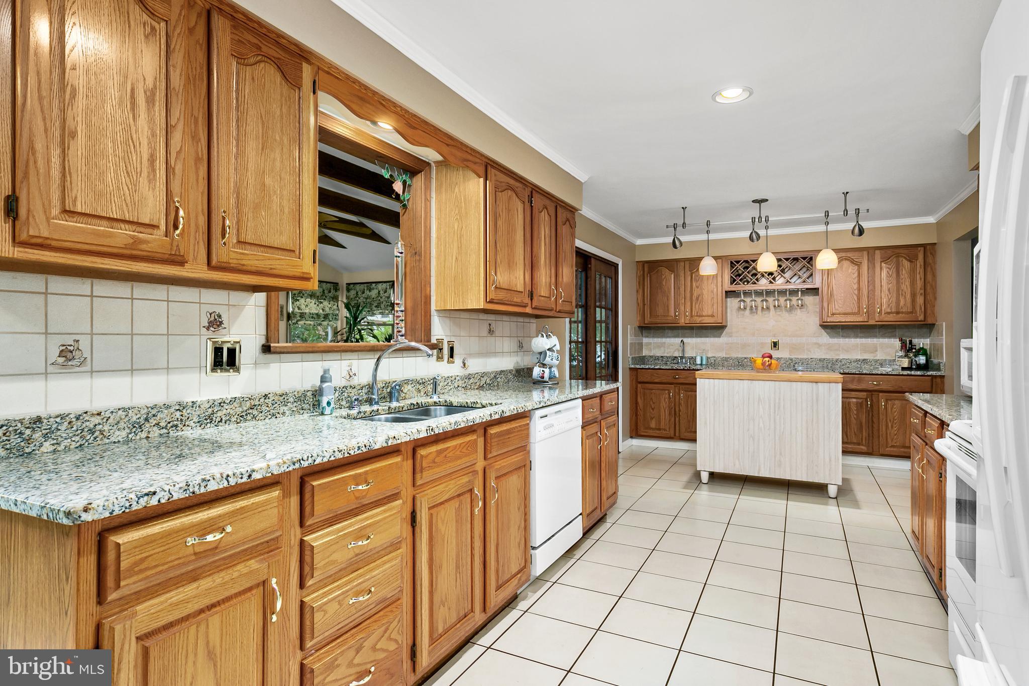 145 Coopers Kill Road Delran, NJ 08075 - Photo 7 of 32 Kitchen