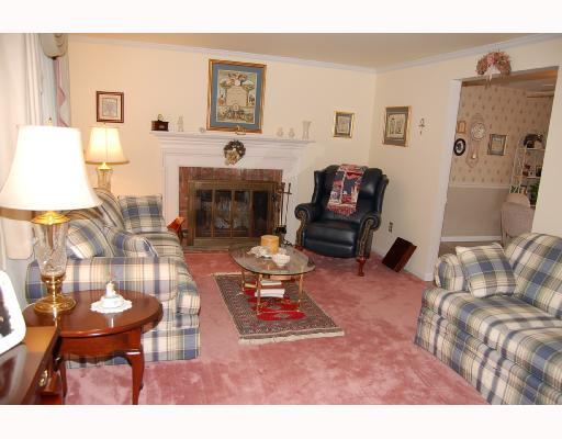 5056 West Harbison Road Pittsburgh, PA 15205 - Photo 4 of 8 Living Room.