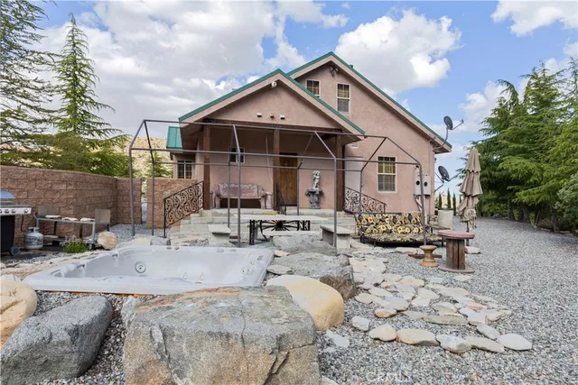 $795,000 | 1870 Oak Springs Valley Road, Wrightwood, CA 92397