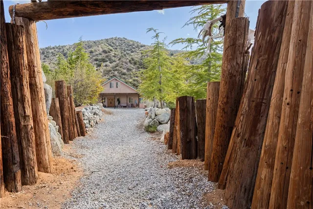 $795,000 | 1870 Oak Springs Valley Road, Wrightwood, CA 92397