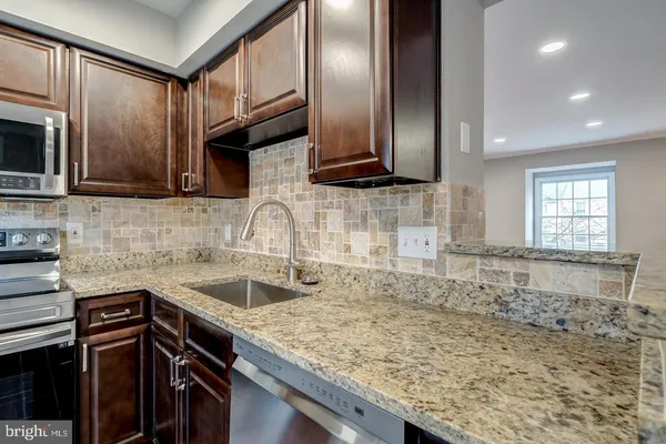 $2,800 | 6515 Skylemar Trail, Centreville, VA 20121