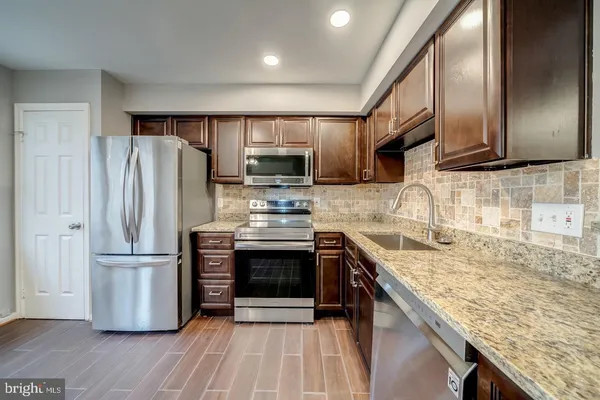 $2,800 | 6515 Skylemar Trail, Centreville, VA 20121