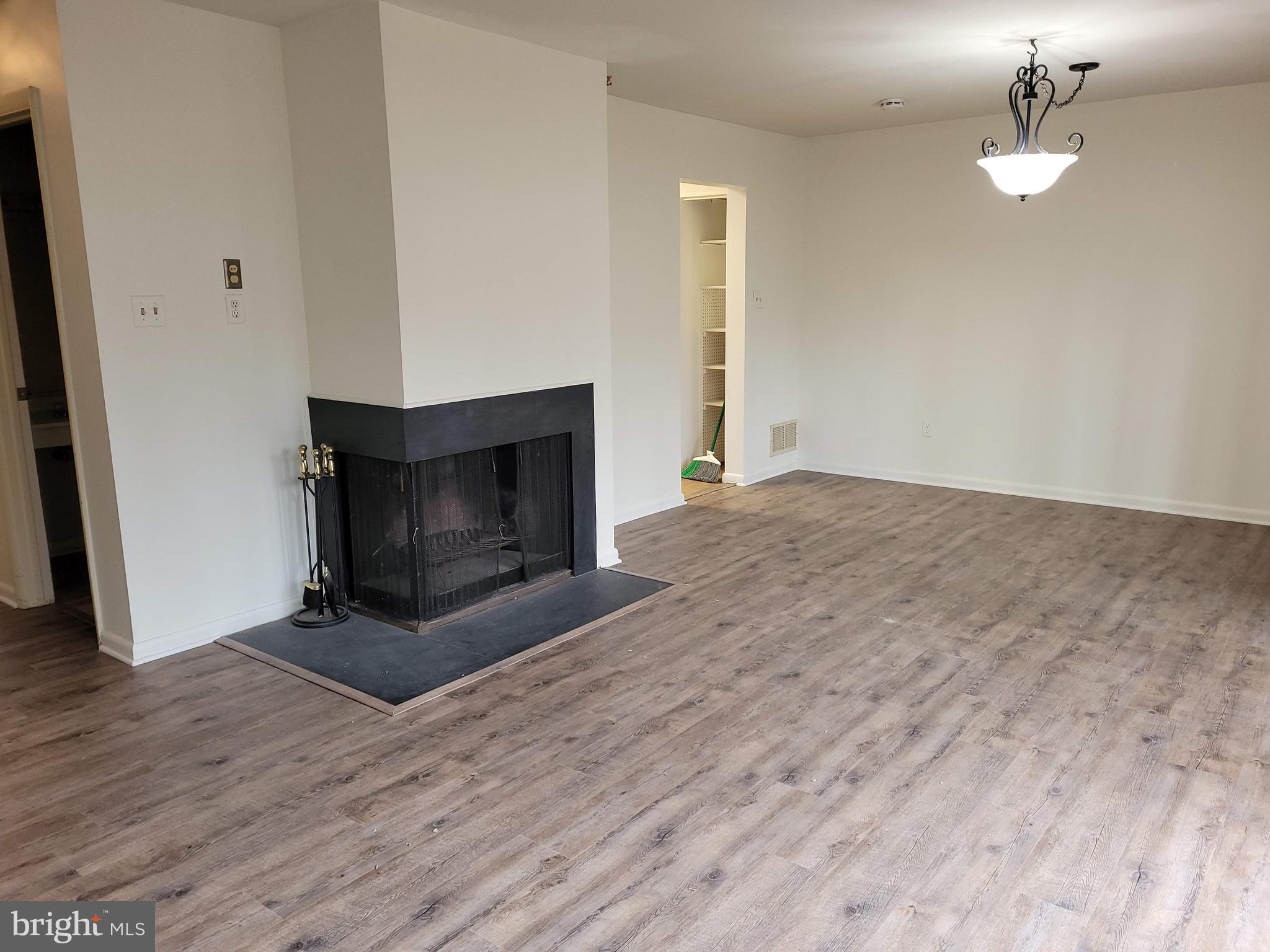 6325 Red Cedar Place Baltimore, MD 21209 - Photo 4 of 26